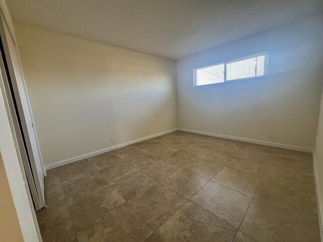 Building Photo - Secure, All-Inclusive 2-Bed with Wi-Fi & U...