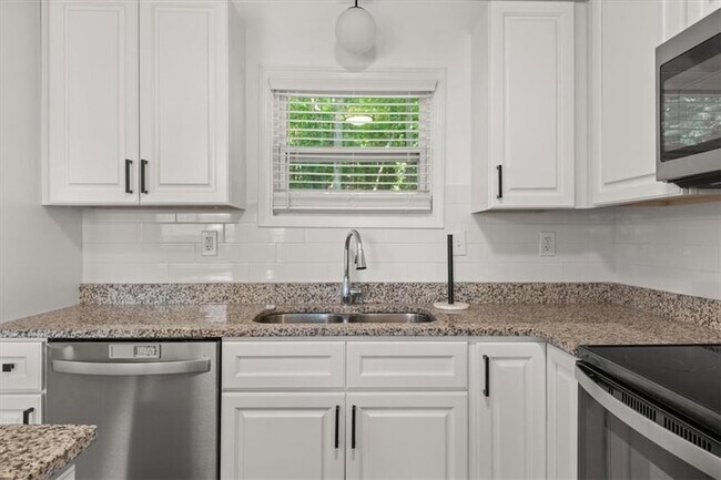 Building Photo - 5300 Binford Pl SW