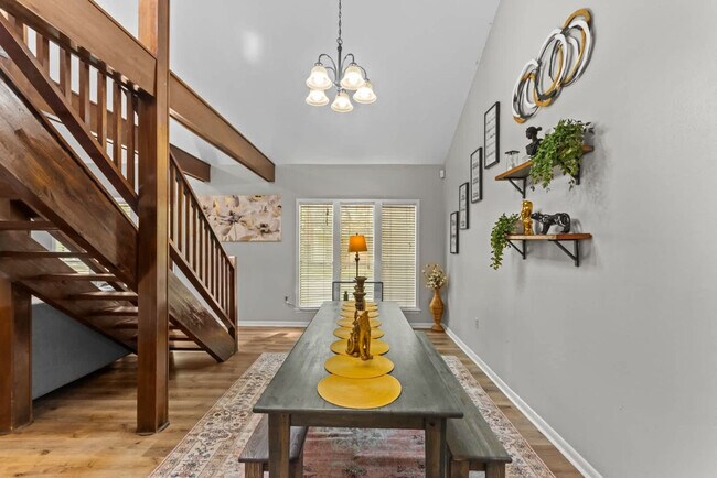 Building Photo - 1274 Sharlo Ave