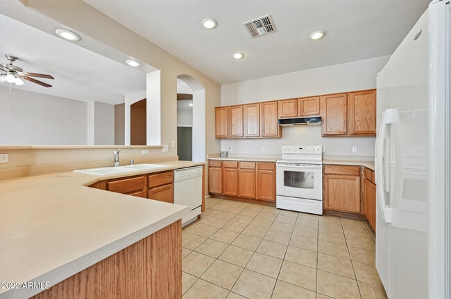 Building Photo - 1525 W St Kateri Dr