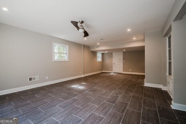 Building Photo - 629 Willivee Dr