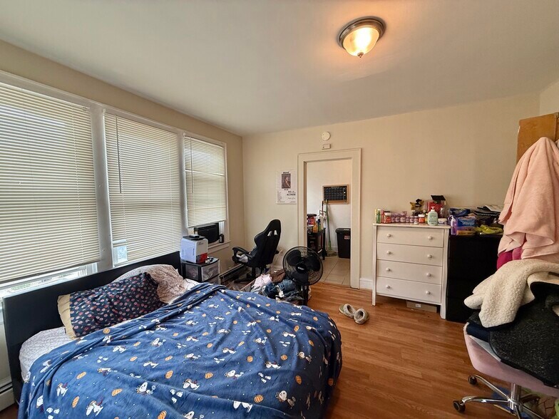 Building Photo - 167 Davis Ave