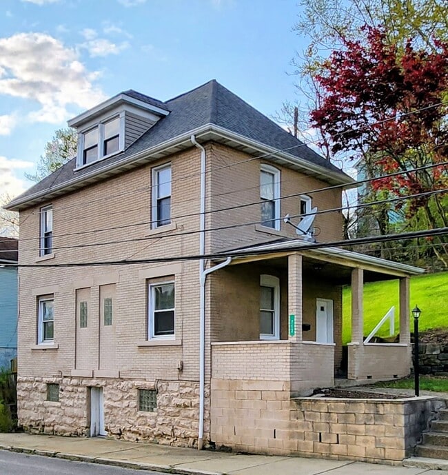 Building Photo - 712 Chambers Ave