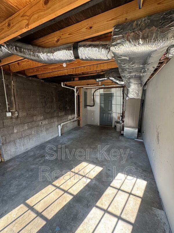 Building Photo - 1603 Hutsell Dr