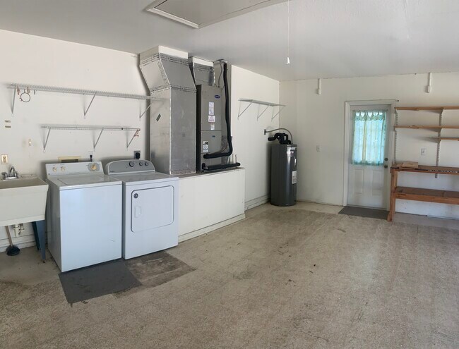 GARAGE/WASHER/DRYER - 9833 SW 61st Ct