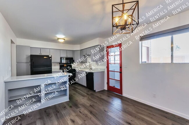 Building Photo - 2118 N Rita Ave