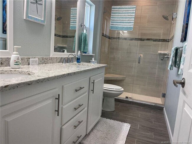 Building Photo - 118 NE Bay Dr