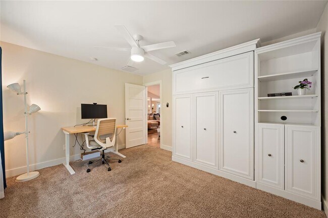 Building Photo - 4902 Pelham Dr
