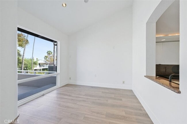 Building Photo - 411 Goldenrod Ave