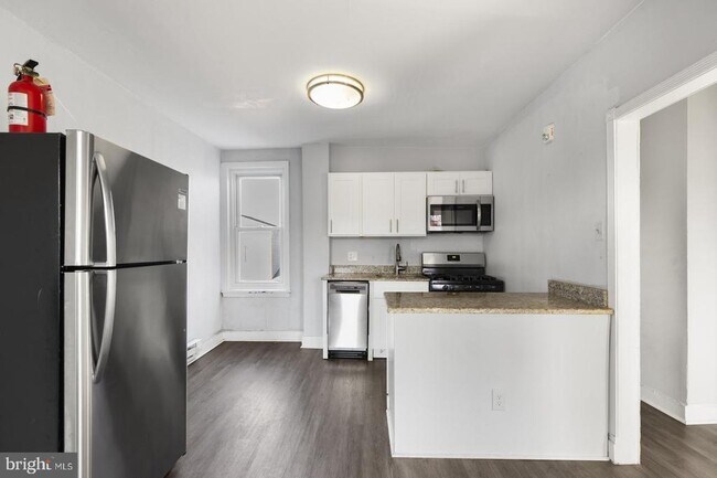 Building Photo - 1735 W Oxford St