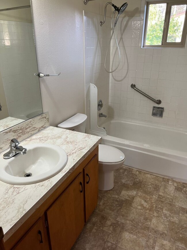 Building Photo - ross01