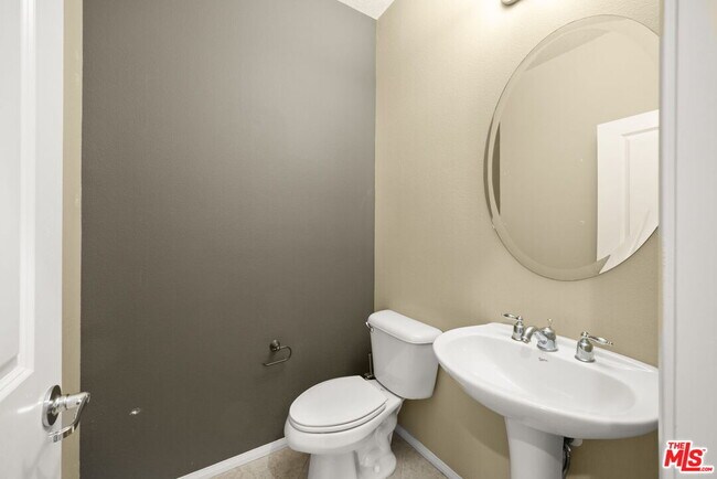 Building Photo - 631 Clearwater Creek Dr