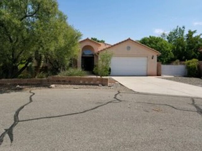 Building Photo - Beautiful Bloomington Hills Home