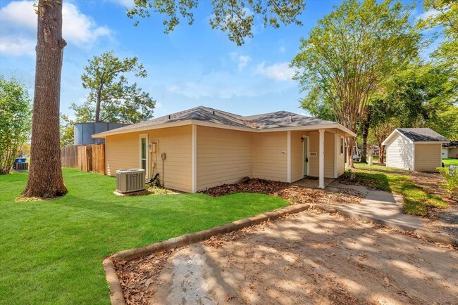 Building Photo - 3559 Balboa Cir