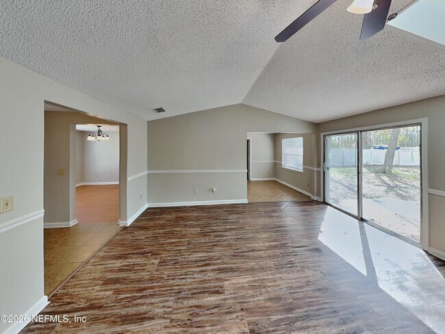 Building Photo - 2626 Pinewood Blvd