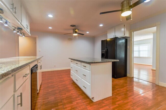 Building Photo - 10518 Hazelhurst Dr