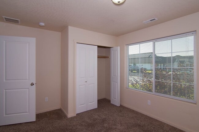 Building Photo - COMING SOON !! 4 Bed 2 bath 5 Mile Prairie newer home with open concept design