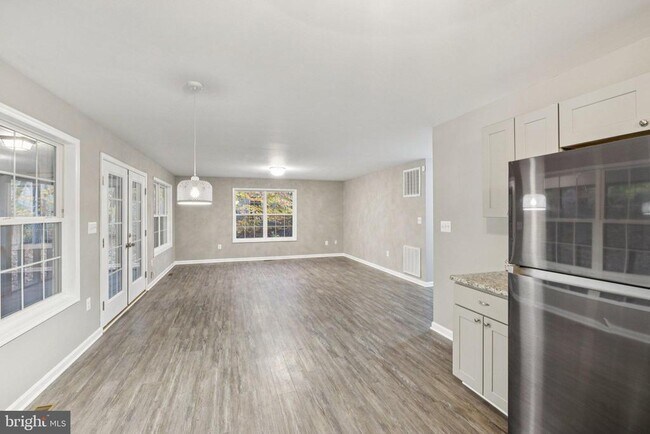 Building Photo - 1317 Charleston St