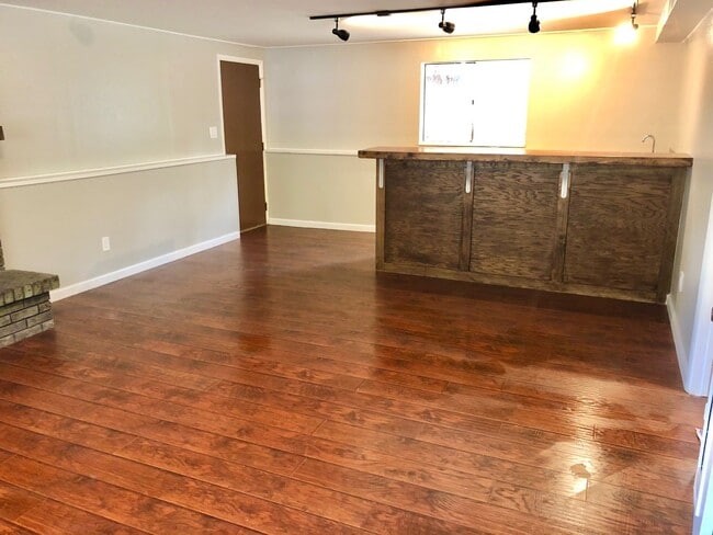 Building Photo - Spacious 4 Bed, 2 Bath House in West Fort ...