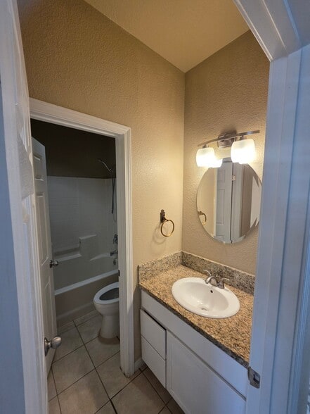 Building Photo - 8173 Viburnum Ave