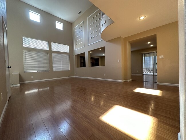 Building Photo - 5537 Spruce Hill Ct