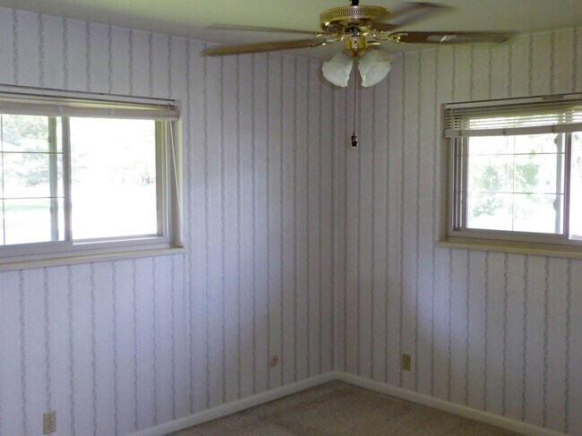 Building Photo - 813 Sherry Dr