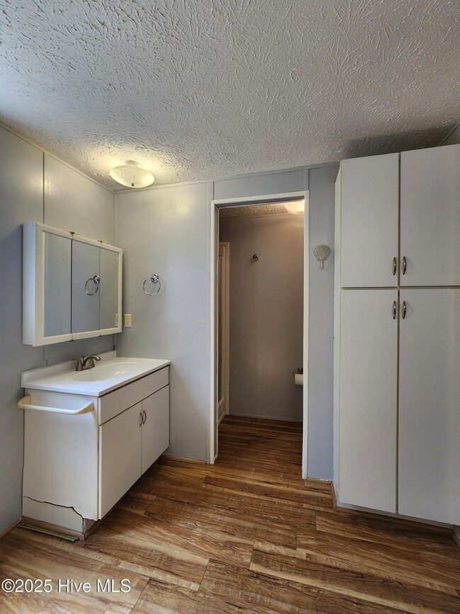 Building Photo - 508 Ocean Spray Dr