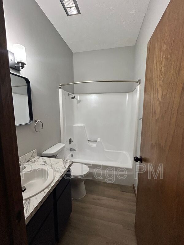 Building Photo - 1701 Ridgehaven Ct