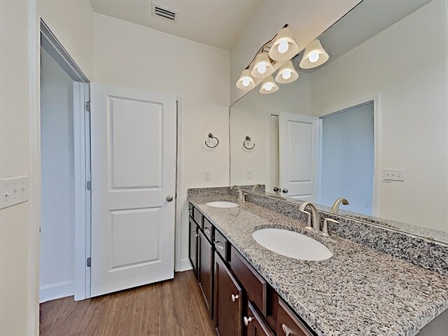 Building Photo - 1324 Celery Ave