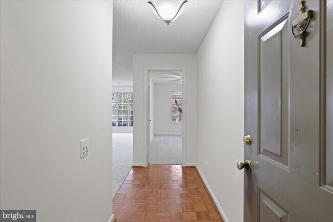 Building Photo - 12018 Golf Ridge Ct