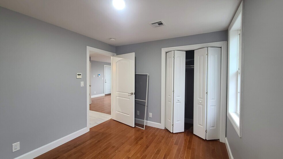 Building Photo - 100 Griffith St