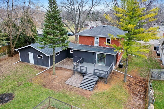 Magnificent Huge Back Yard - 1126 Grant St