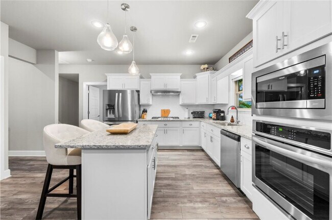 Building Photo - 3266 Springhill Ave