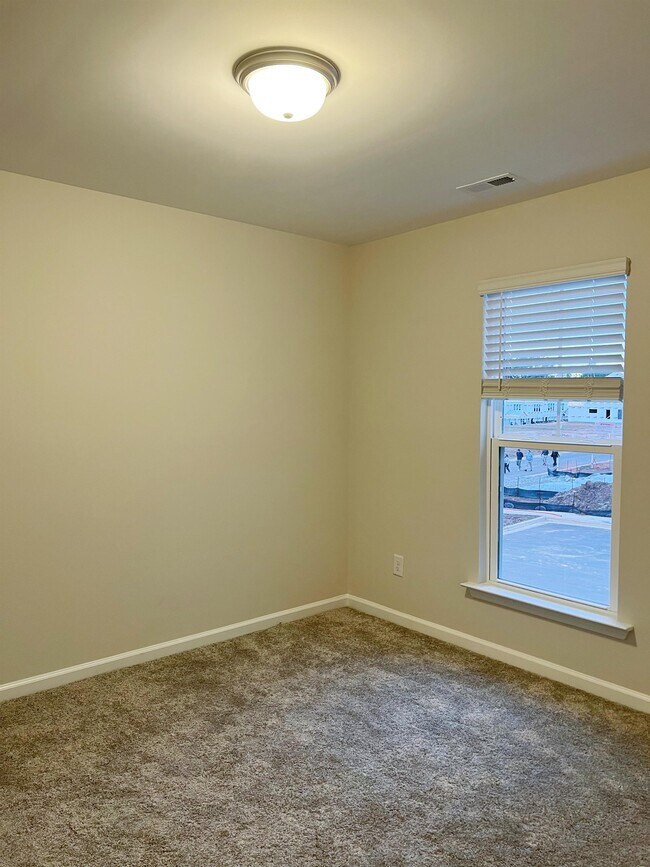 Building Photo - 1106 Crater Lake Way