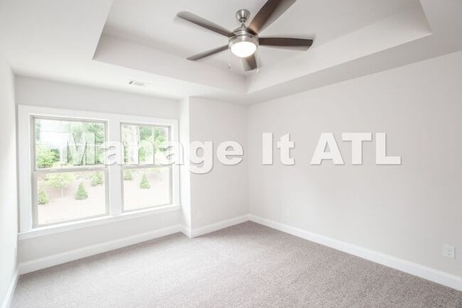 Building Photo - 4 Bedroom Townhome in Chamblee