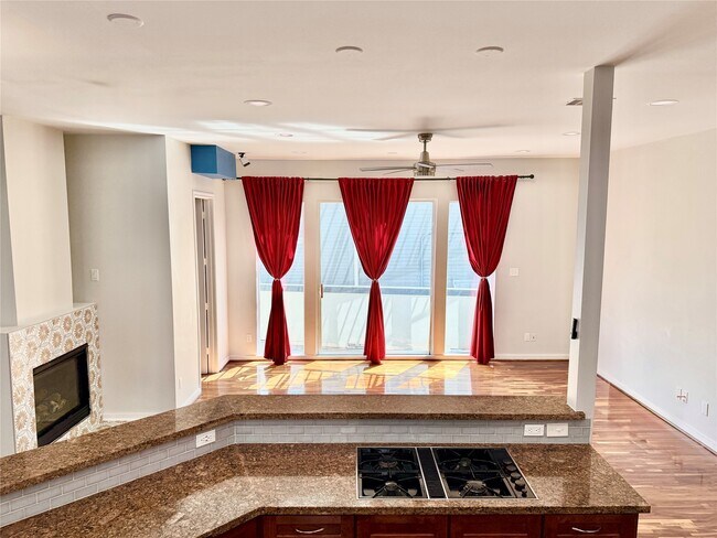 Building Photo - 608 W Drew St