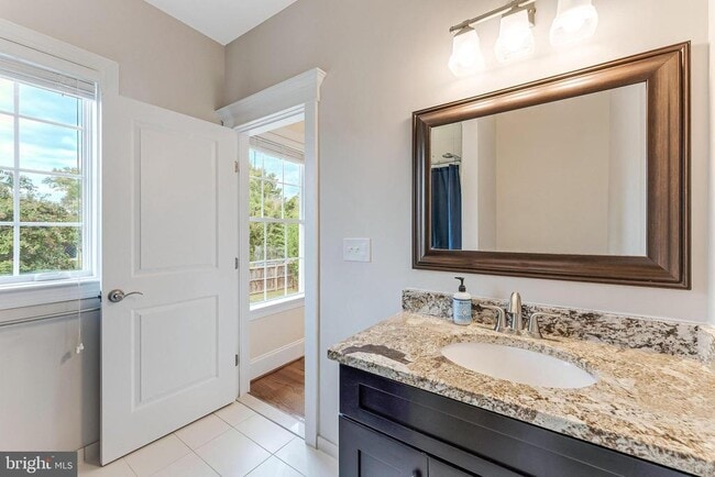 Building Photo - 829 Golden Arrow St