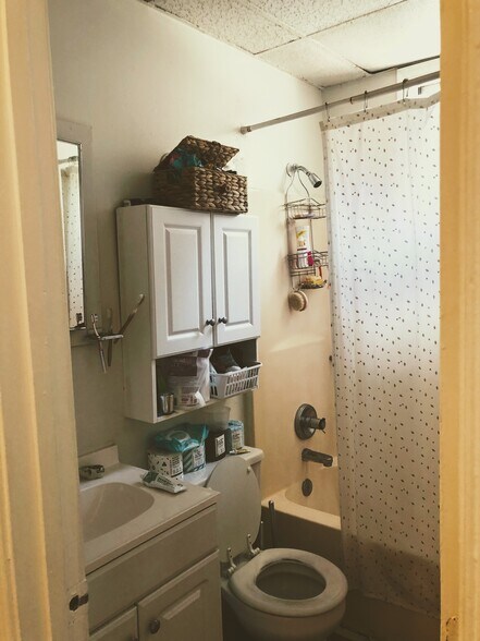 Bathroom - 1424 Grove Ave