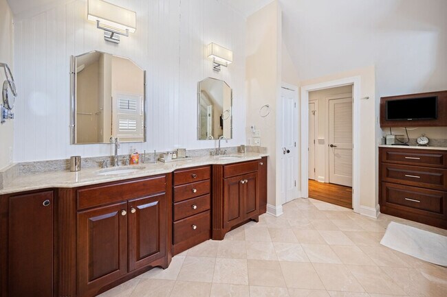 Building Photo - 221 Ocean Park Loop