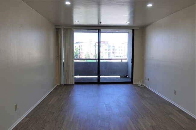 living room with balcony - 222 S Central Ave