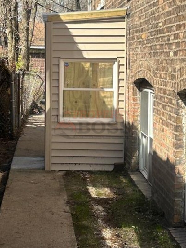 Building Photo - 1350 Van Buren St