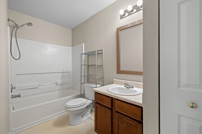 Building Photo - 898 Stonehurst Dr