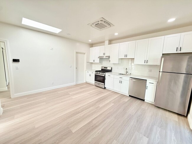 Building Photo - 5840