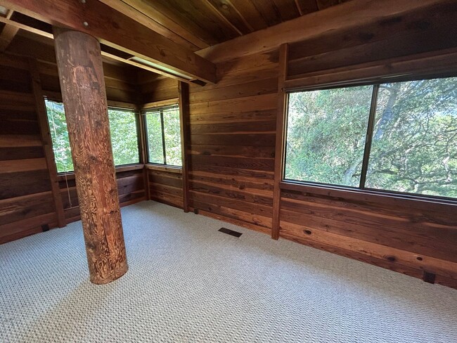 Building Photo - 3BR/ 2BA CARMEL VALLEY RETREAT
