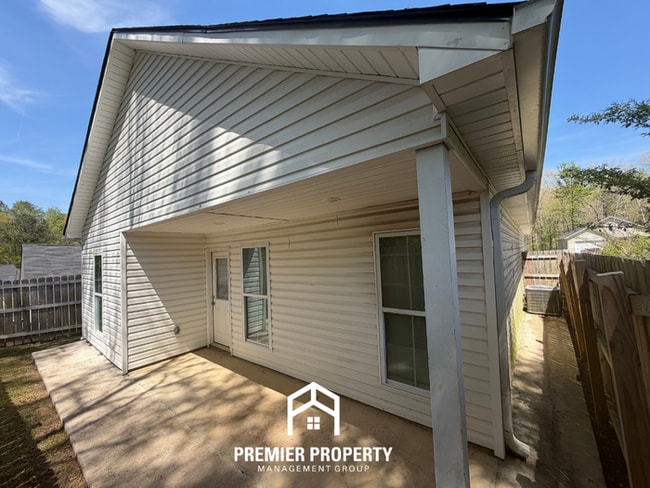 Building Photo - Charming 3BR Home with Vaulted Ceilings, Stainless Steel Kitchen & Fenced Yard in Odenville