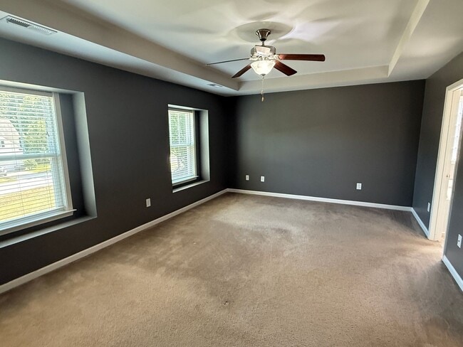 Building Photo - Gorgeous 3 Bed 2.5 Bath Plus Loft Home on ...