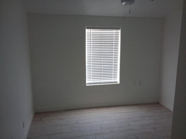 Building Photo - 2 bedroom in Eloy AZ 85131