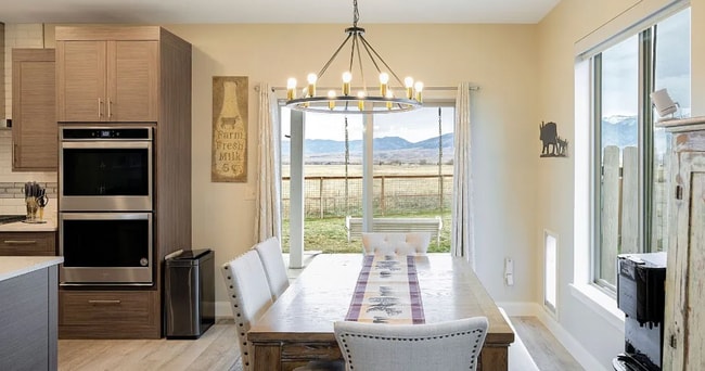 Building Photo - 3 Bedroom 2 bath house with amazing views ...