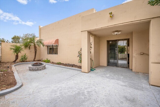 Building Photo - 8844 E San Rafael Dr