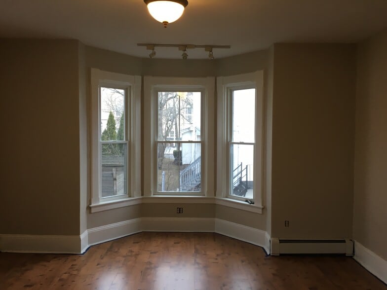 Living room - 3 Central St